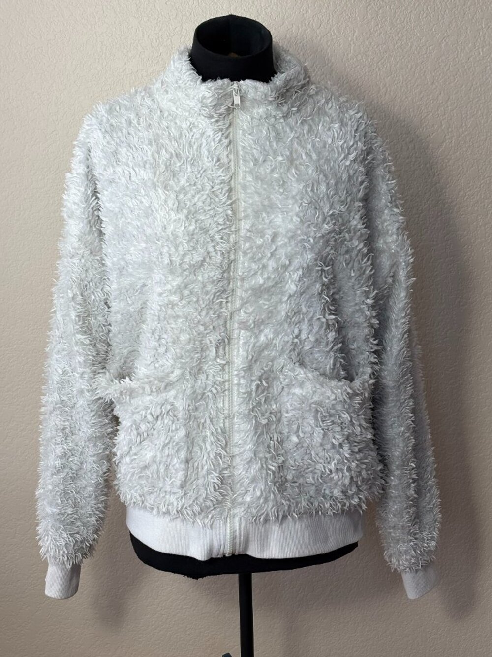P.J. Salvage White Shaggy Faux Fur Zip Jacket M Plaid Lining Cozy